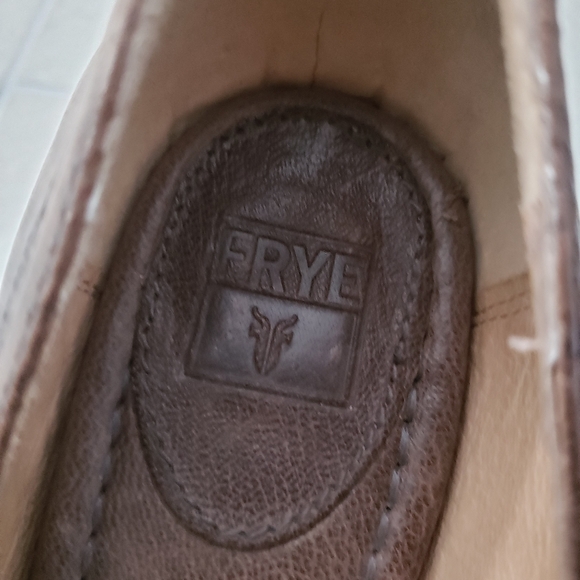 GUC Frye Carson Pumps - Picture 2 of 10